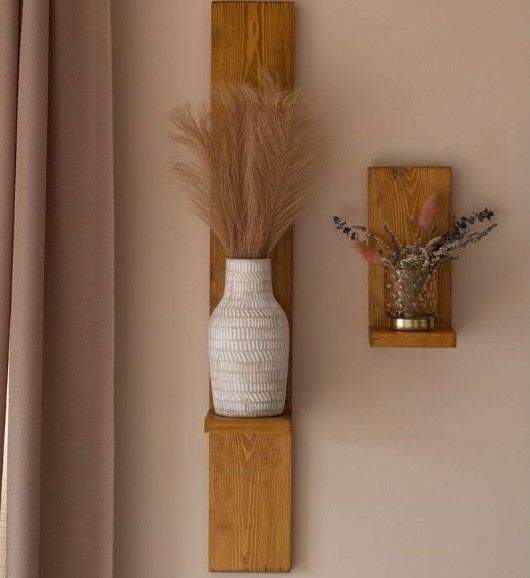 Arxie Wooden Stand